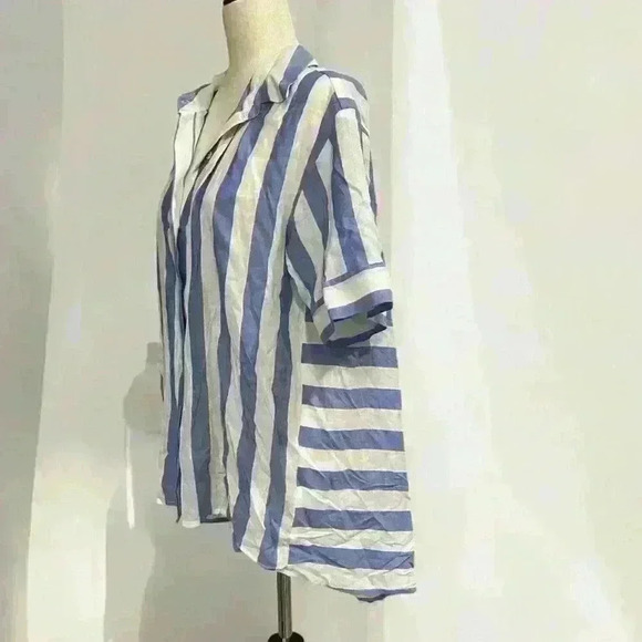 Vince Camuto High- Low button up top - Picture 2 of 7